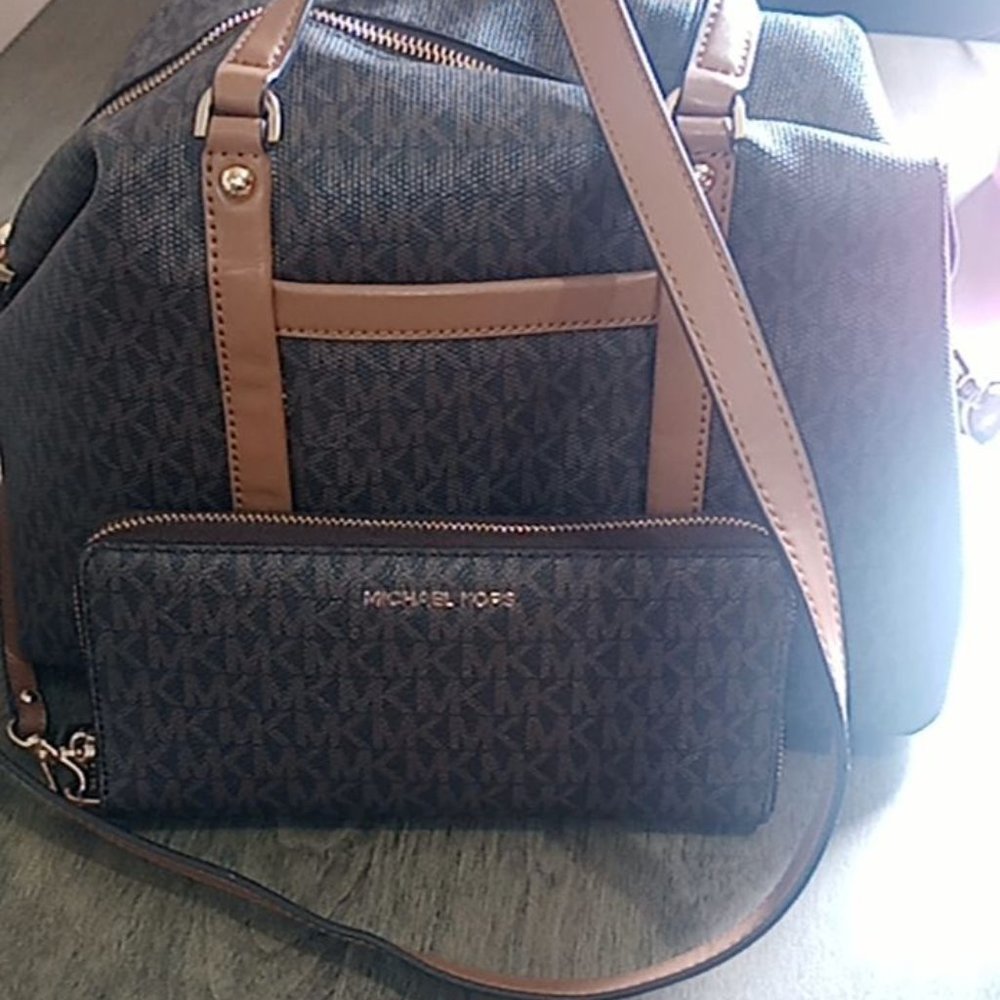 Michael Kors Beck Medium Logo Satchel